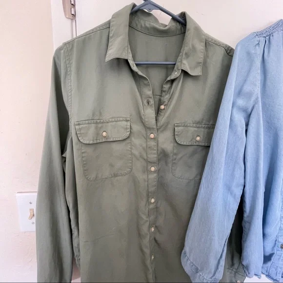 Bundle of maternity shirts and strechable jeans pants - Picture 3 of 11